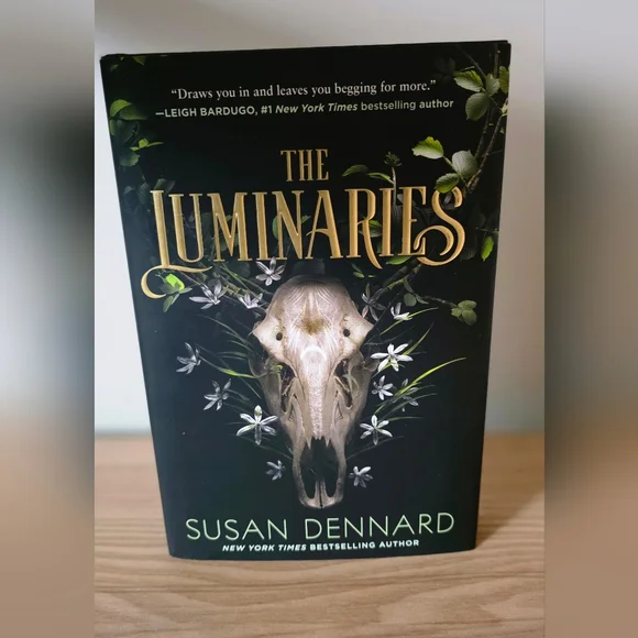 Special Edition Book – The Luminaries by Susan Dennard (Sprayed Edges, Signed) - Picture 2 of 5
